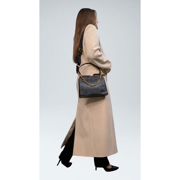 Elegant Cream Wool Coat with Black  Velvet Collar - Size M - Picture 8 of 9